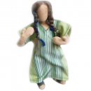 Junge Frau im ärmellosen Kleid